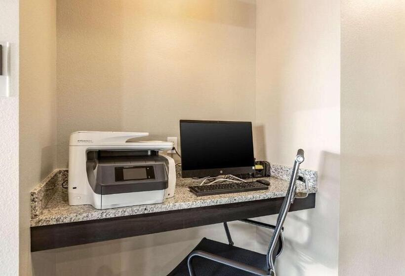 Отель Sleep Inn & Suites Mt. Hope Near Auction & Event Center