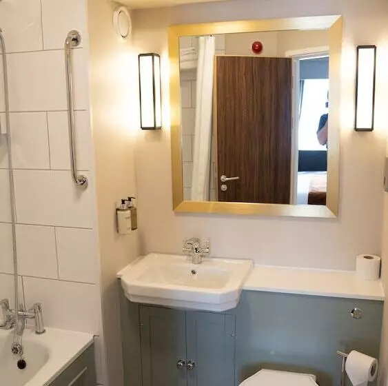 Spread Eagle, Gailey By Marston's Inns