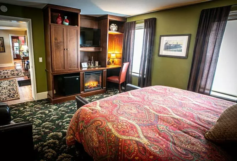 Aamiaismajoitus (B&B) Twin Oaks Inn