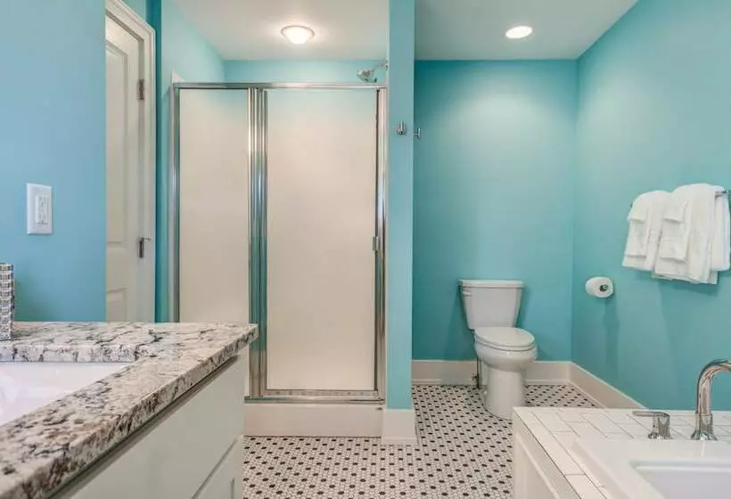 Aamiaismajoitus (B&B) Twin Oaks Inn