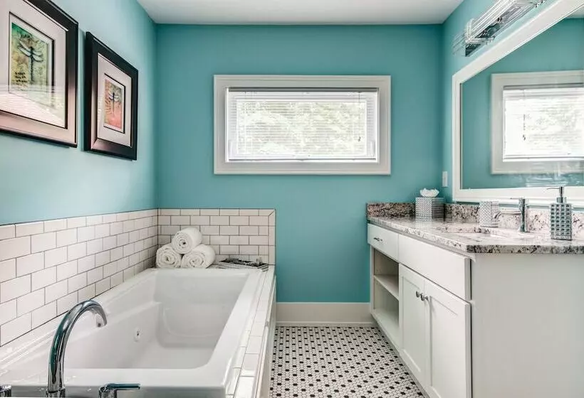 Aamiaismajoitus (B&B) Twin Oaks Inn