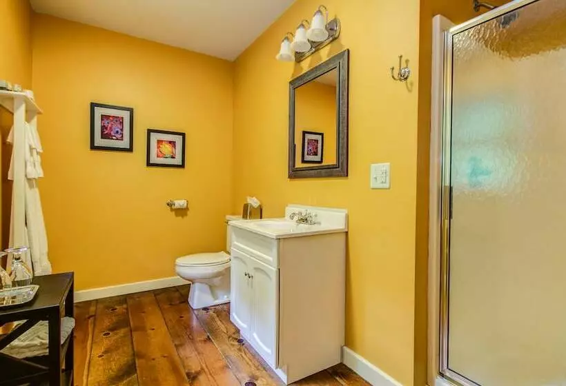 Aamiaismajoitus (B&B) Twin Oaks Inn