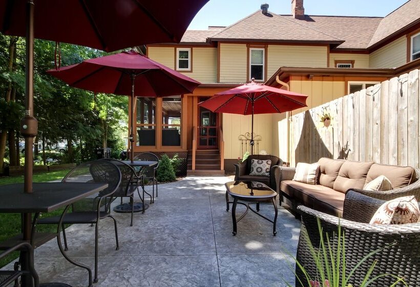 مبيت وإفطار Twin Oaks Inn