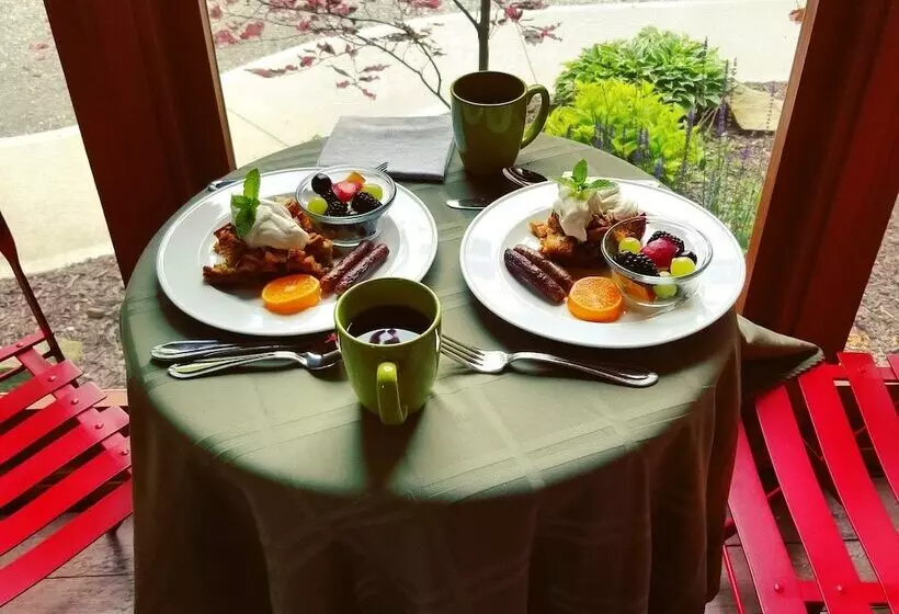 Aamiaismajoitus (B&B) Twin Oaks Inn