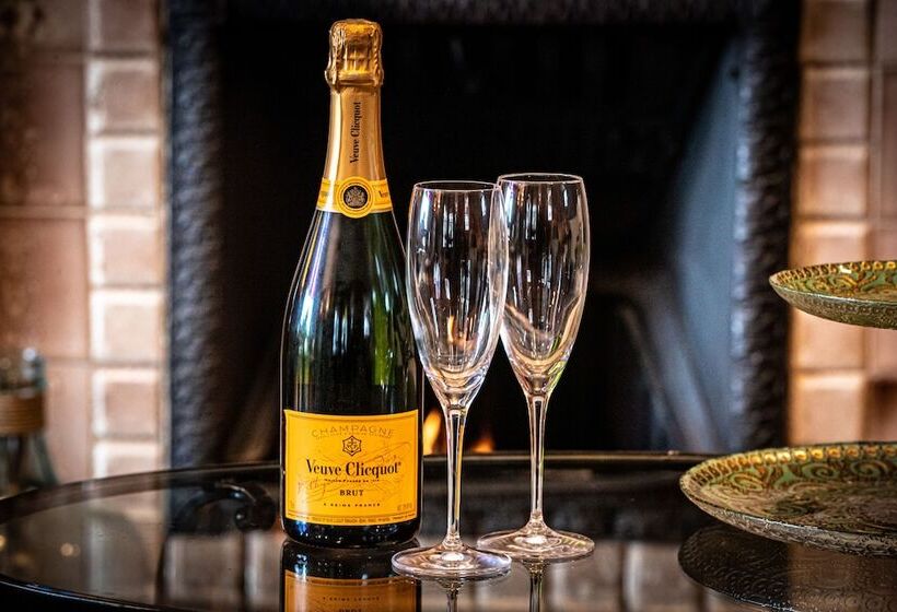 مبيت وإفطار Twin Oaks Inn