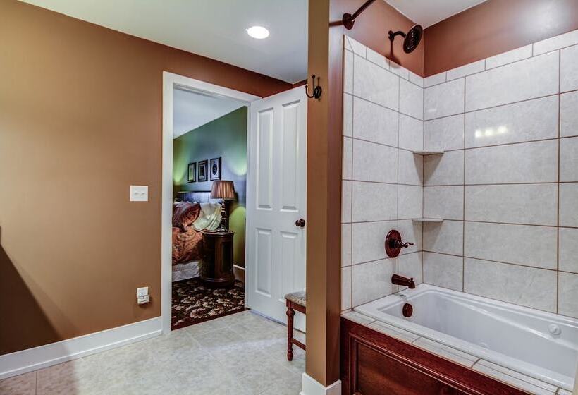 مبيت وإفطار Twin Oaks Inn