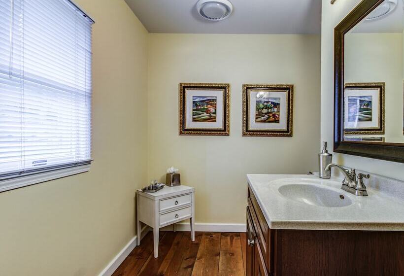 مبيت وإفطار Twin Oaks Inn