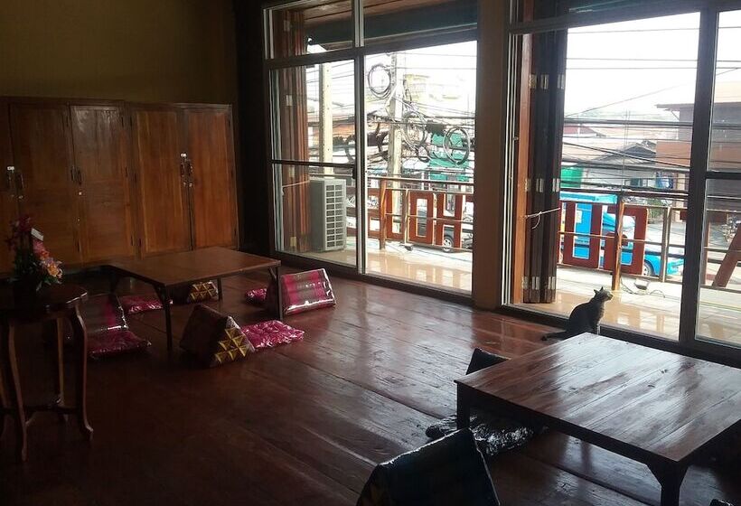 Arunrat Guesthouse   Hostel