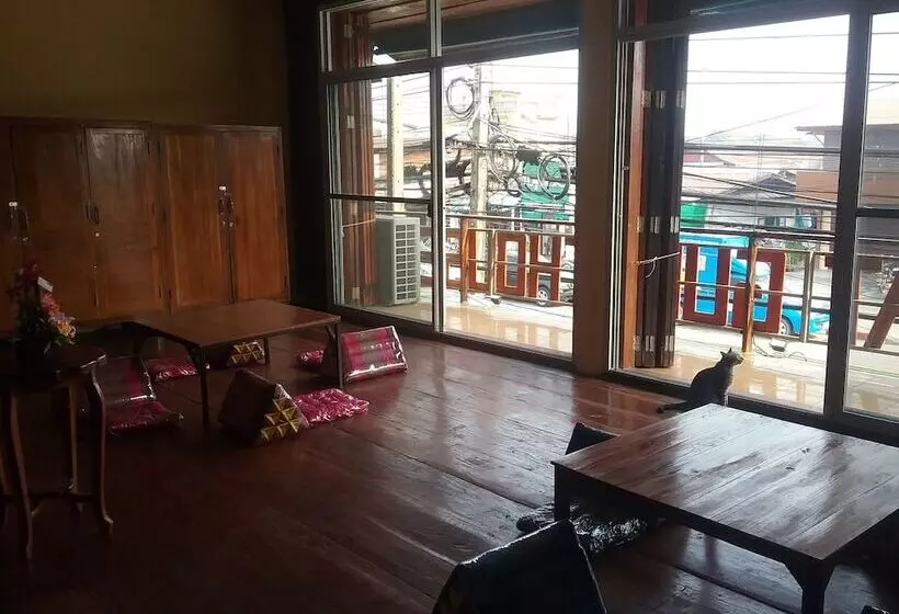 Arunrat Guesthouse   Hostel