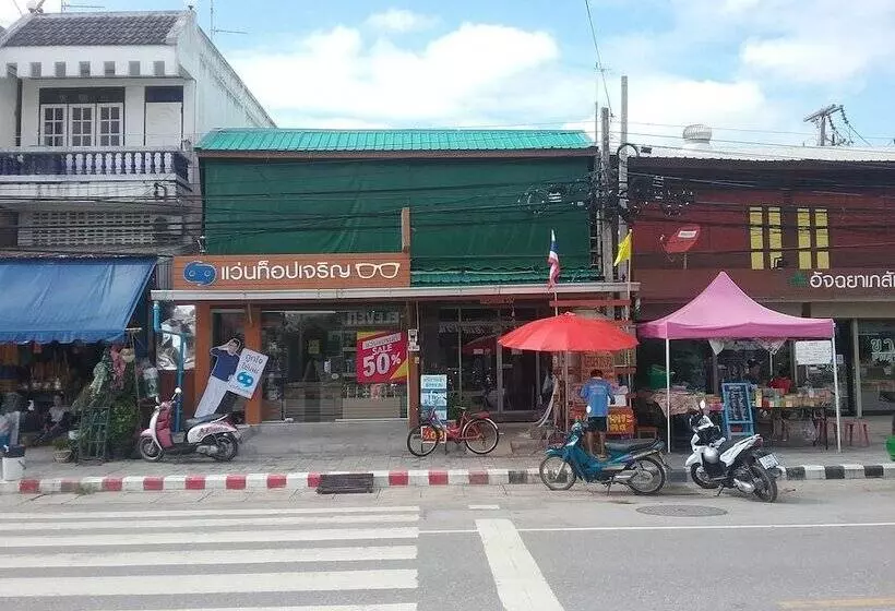 Arunrat Guesthouse   Hostel