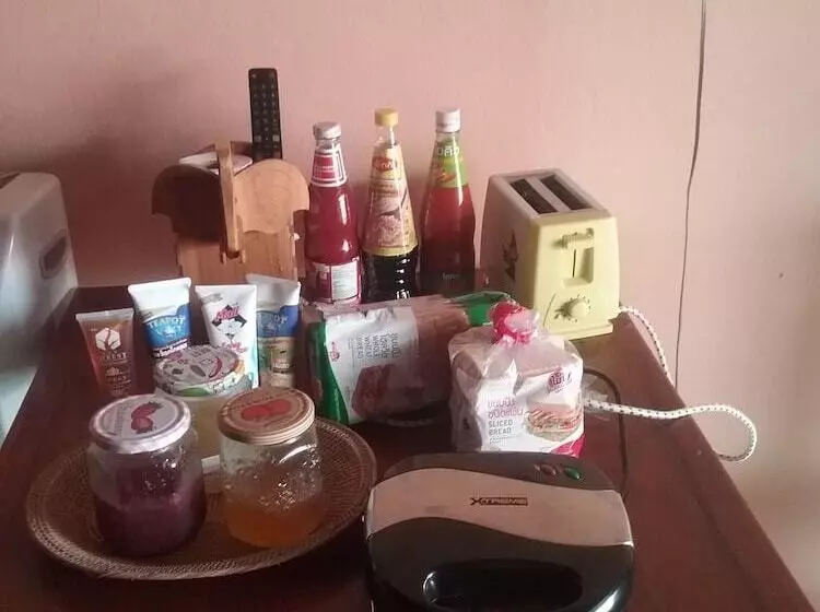 Arunrat Guesthouse   Hostel