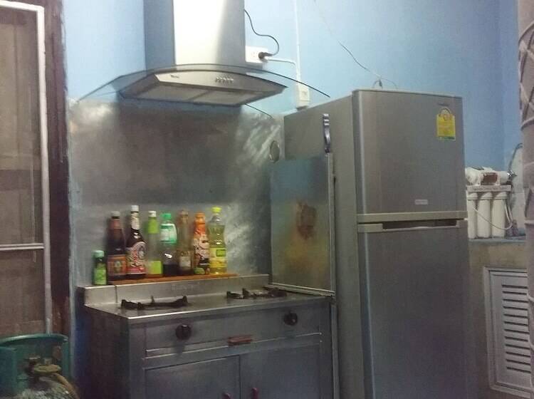 Arunrat Guesthouse   Hostel