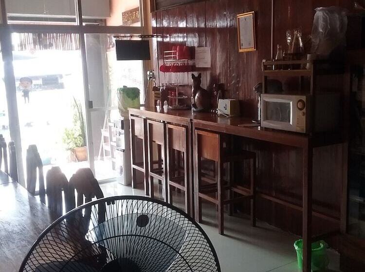 Arunrat Guesthouse   Hostel