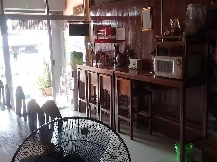 Arunrat Guesthouse   Hostel