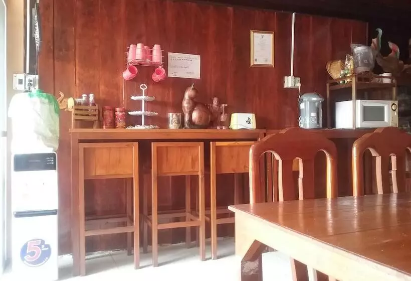 Arunrat Guesthouse   Hostel