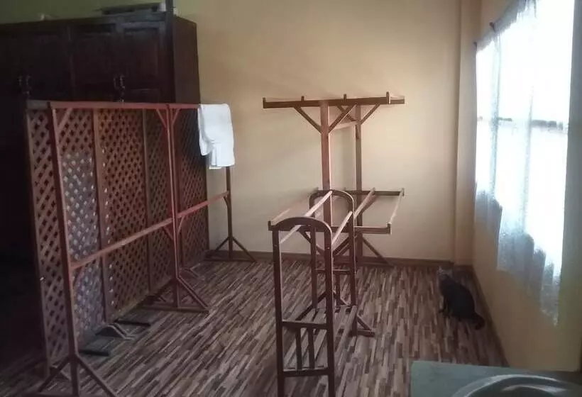 Arunrat Guesthouse   Hostel