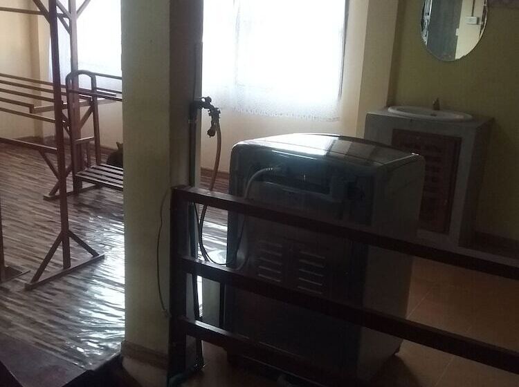 Arunrat Guesthouse   Hostel