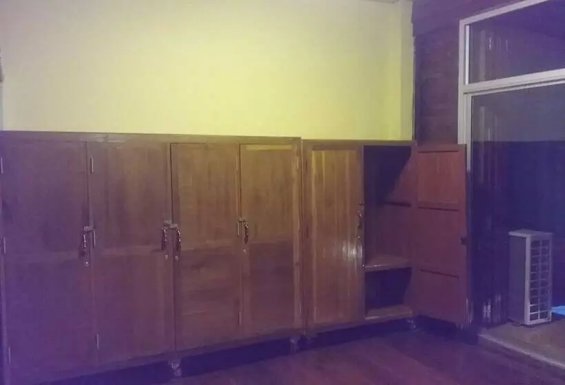 Arunrat Guesthouse   Hostel