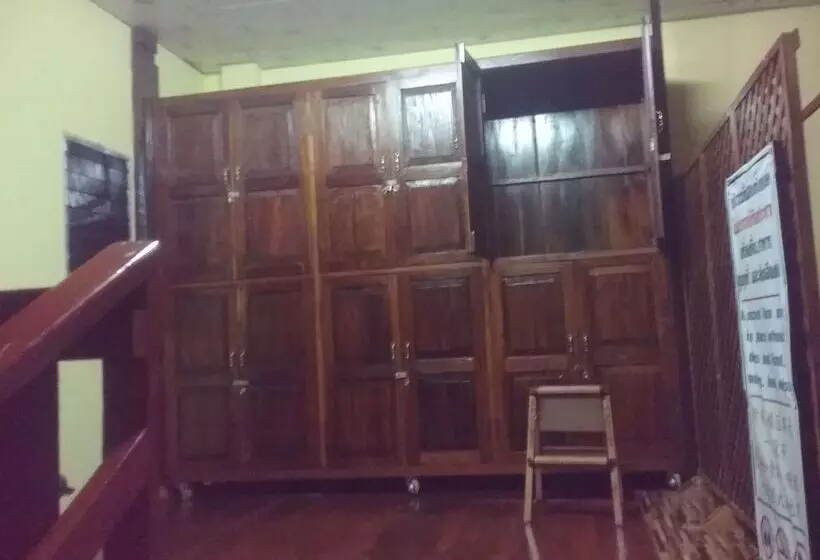 Arunrat Guesthouse   Hostel