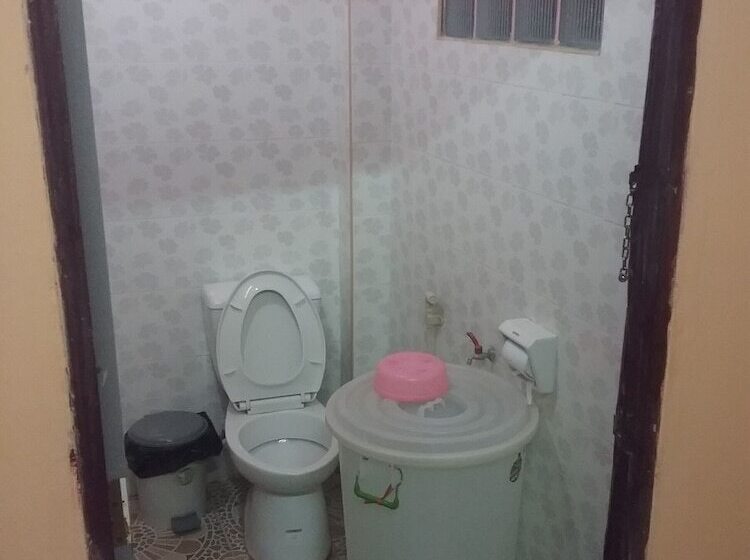 Arunrat Guesthouse   Hostel