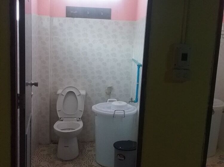 Arunrat Guesthouse   Hostel