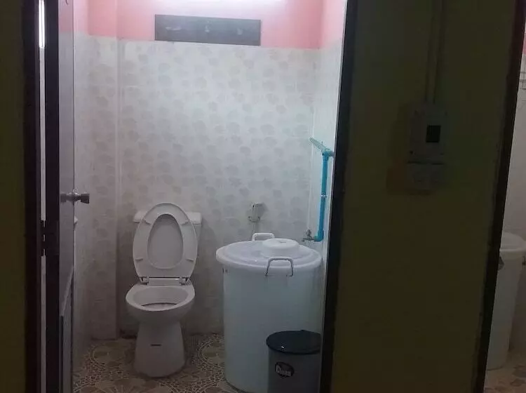 Arunrat Guesthouse   Hostel