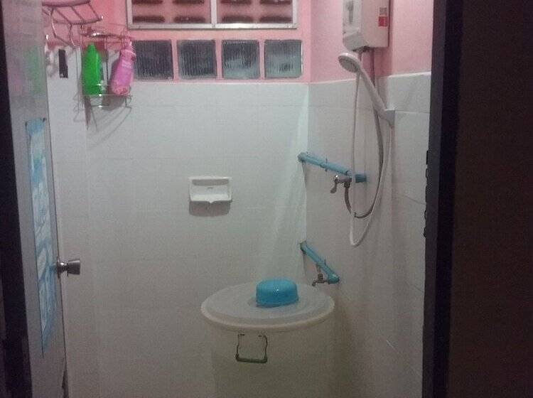 Arunrat Guesthouse   Hostel