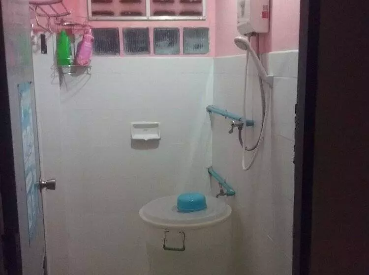 Arunrat Guesthouse   Hostel