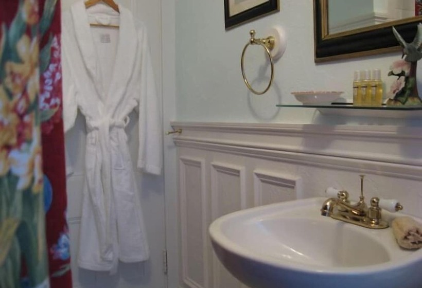 Captain David Kelley House Bed & Breakfast