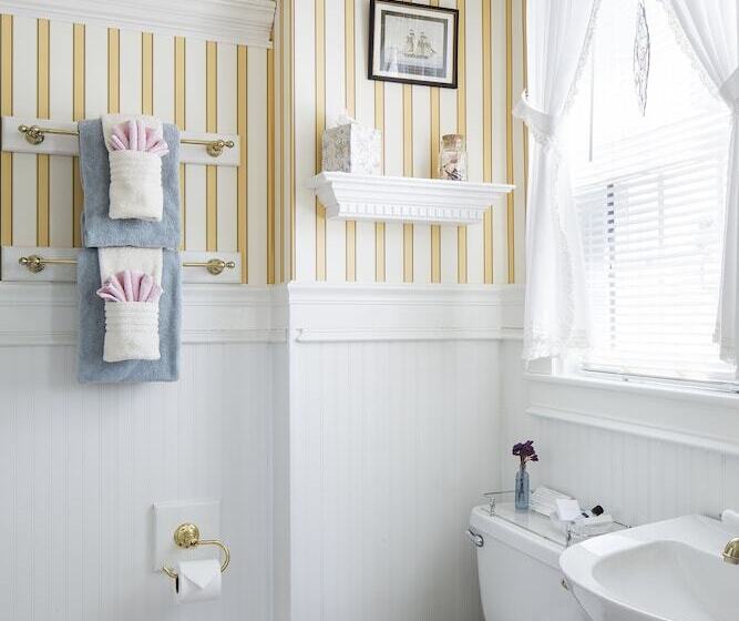 Captain David Kelley House Bed & Breakfast