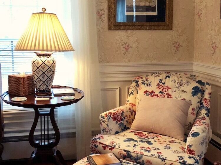 Captain David Kelley House Bed & Breakfast