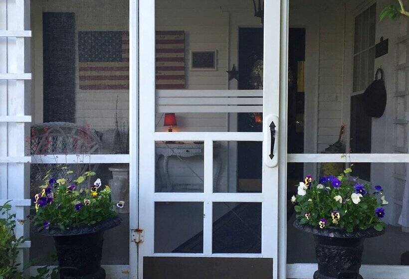 Captain David Kelley House Bed & Breakfast