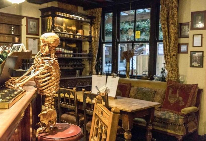 簡易ホテル Golden Fleece York