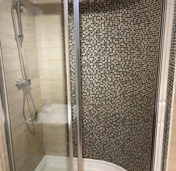 簡易ホテル Golden Fleece York