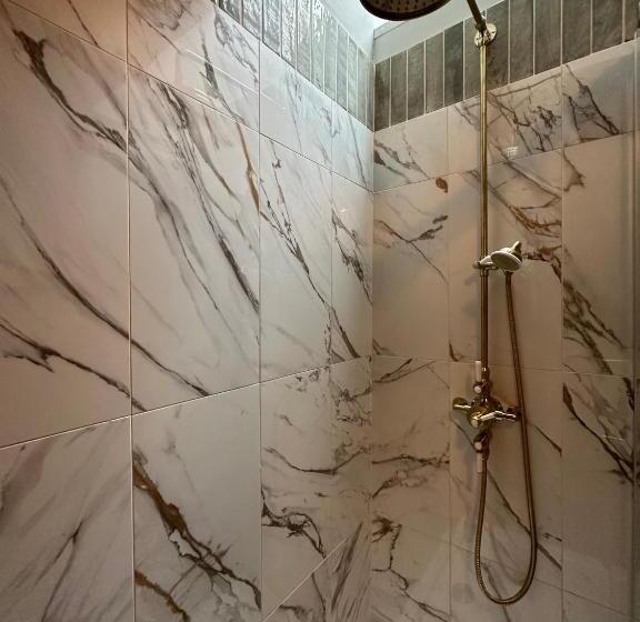 簡易ホテル Golden Fleece York