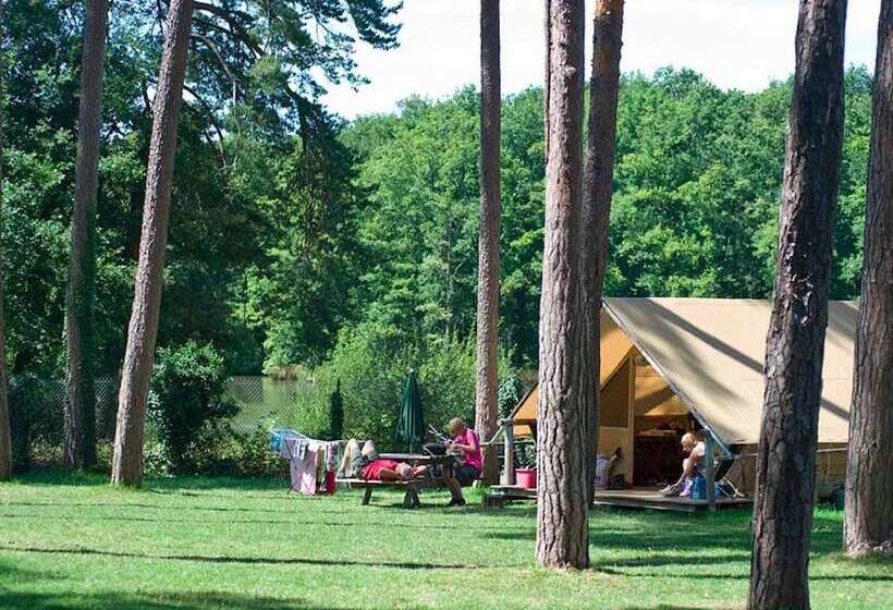 هتل Huttopia Rambouillet