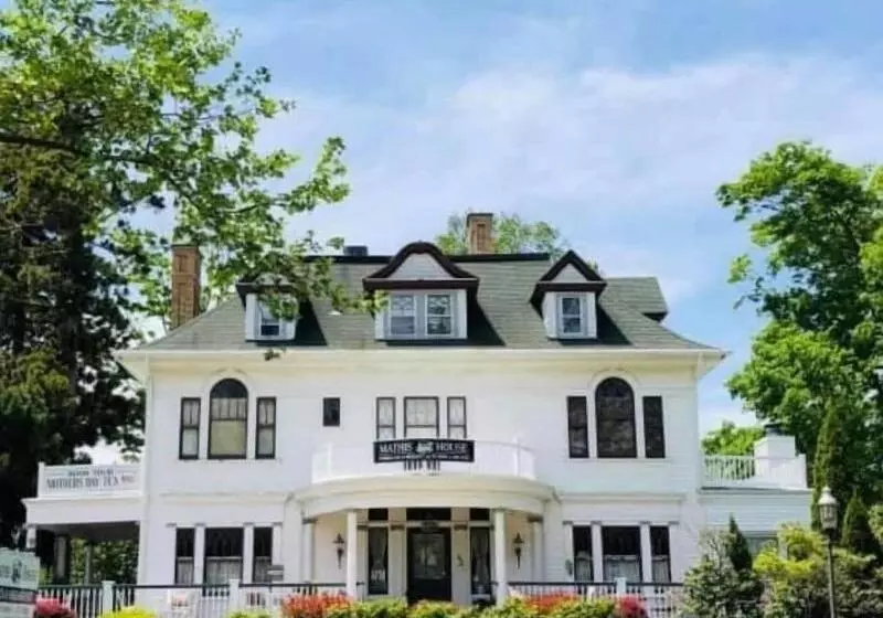 Mathis House, A Victorian Bed & Breakfast And Tea Room At 600 Main