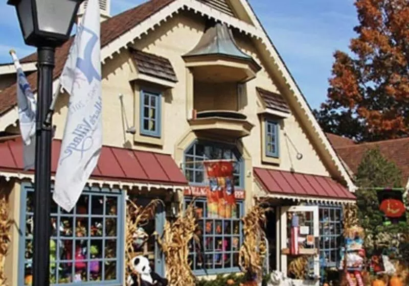 Mathis House, A Victorian Bed & Breakfast And Tea Room At 600 Main