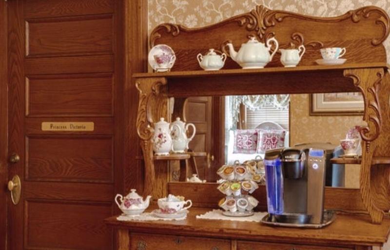 Mathis House, A Victorian Bed & Breakfast And Tea Room At 600 Main