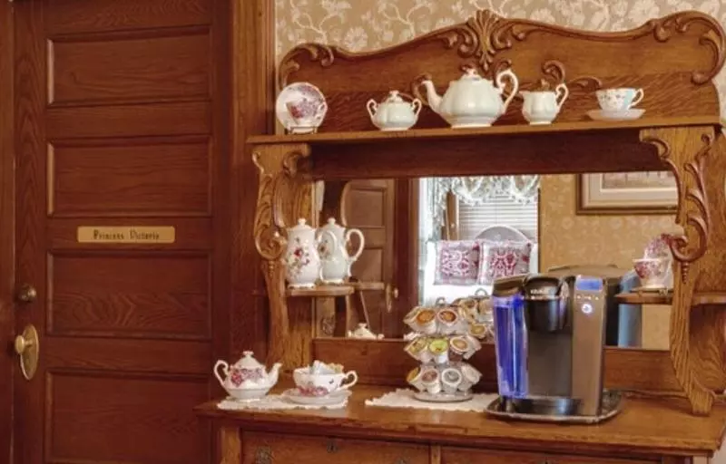 Mathis House, A Victorian Bed & Breakfast And Tea Room At 600 Main