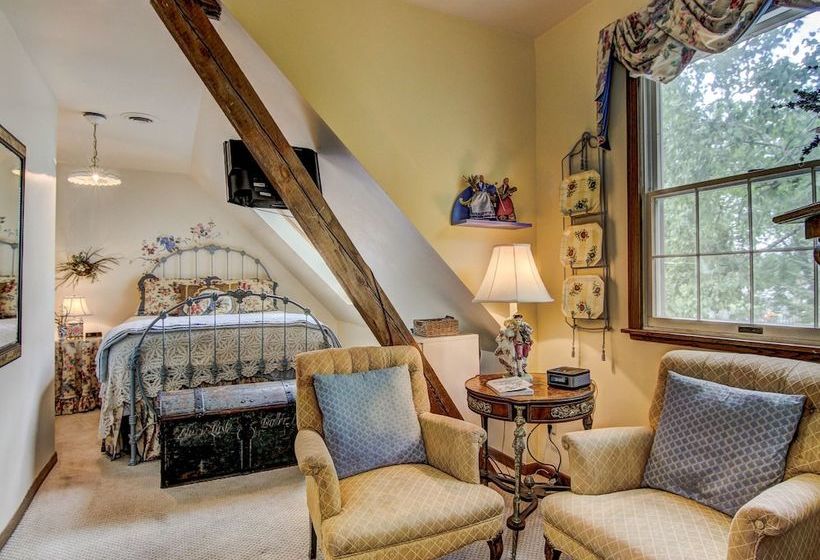 Bed and Breakfast James Mulvey Carriage House Inn