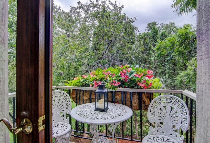 Bed and Breakfast James Mulvey Carriage House Inn