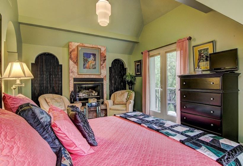 Bed and Breakfast James Mulvey Carriage House Inn