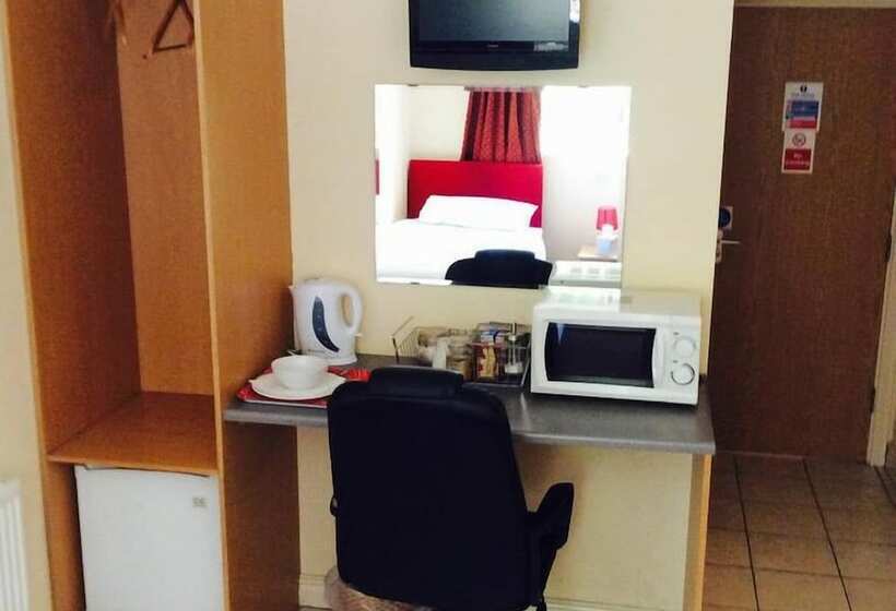 مبيت وإفطار Lenox Farm