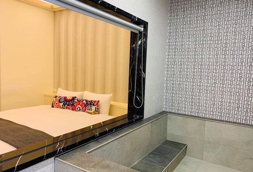 تختخواب و صبحانه 日月潭沅居民宿 Yuan Ju Boutique