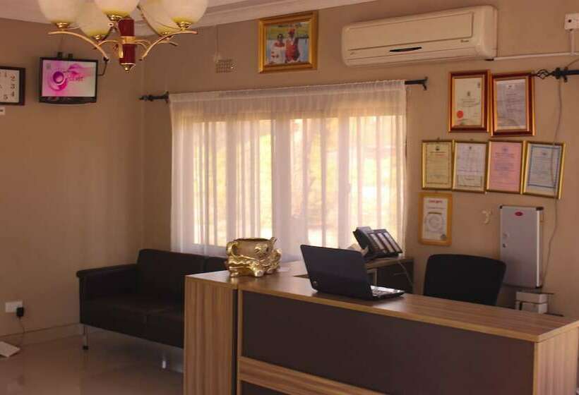 هتل Acamms Gardens Lodge Mongu