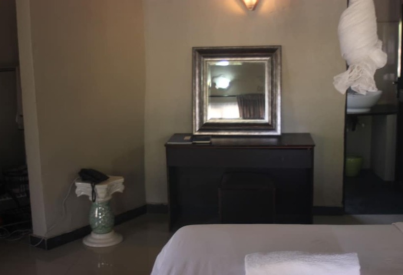 هتل Acamms Gardens Lodge Mongu