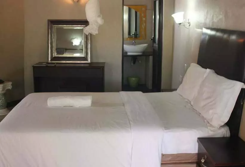 هتل Acamms Gardens Lodge Mongu