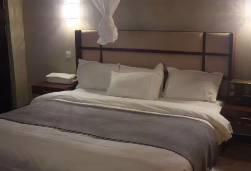 هتل Acamms Gardens Lodge Mongu