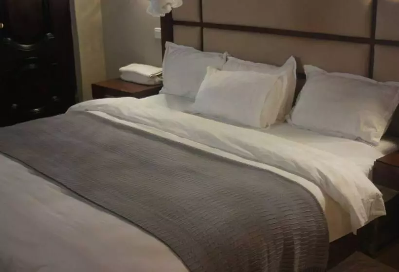 هتل Acamms Gardens Lodge Mongu